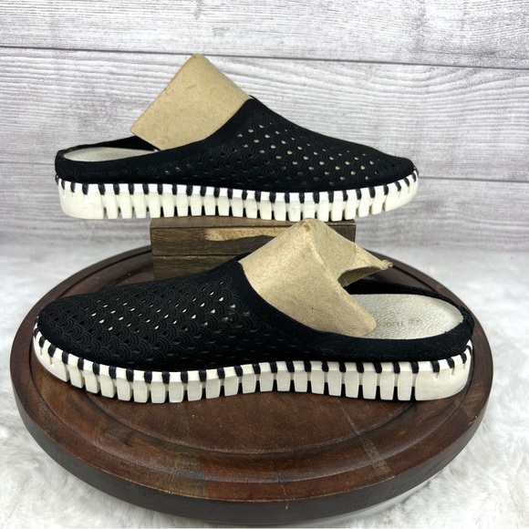 Ilse Jacobson Tulip Laser Cut Mule Black &White
Women's Sneakers Size EU 42 - Picture 8 of 11